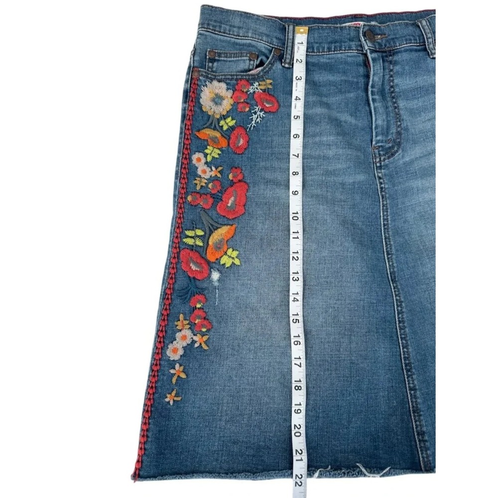Johnny Was Christy Women's Indigo Blue Floral Embroidered Denim Skirt Size 30 - Picture 7 of 9